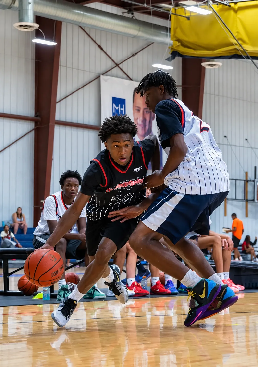 DJ Hunter driving in an EYBL game